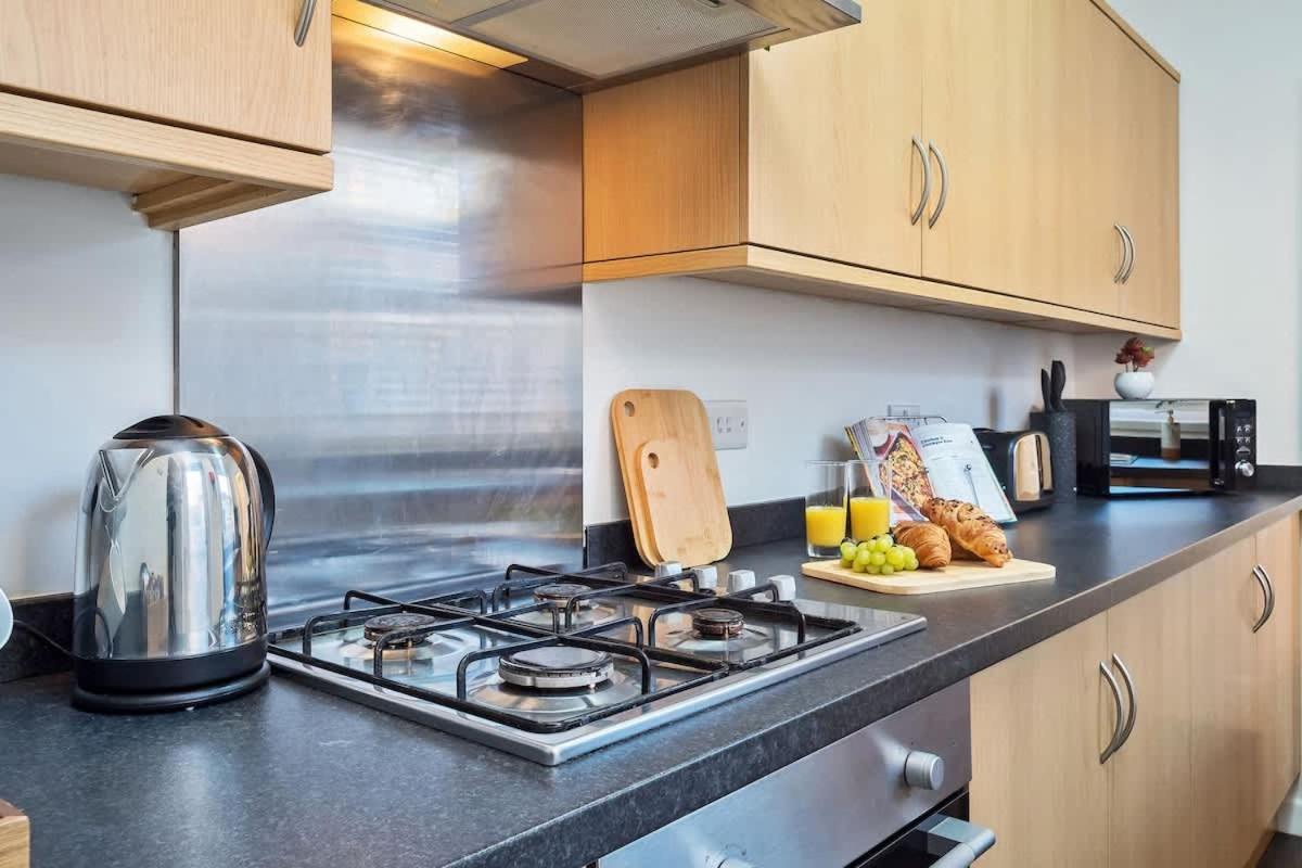 Nursery House By Truestays - 3 Bedroom House In Stoke-On-Trent Buitenkant foto