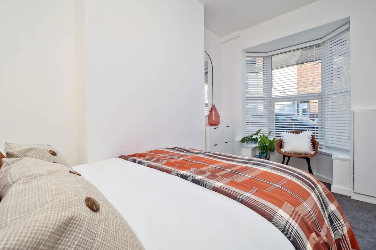 Nursery House By Truestays - 3 Bedroom House In Stoke-On-Trent Buitenkant foto