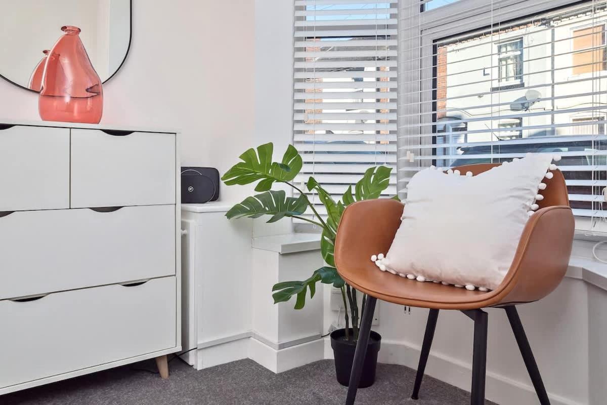 Nursery House By Truestays - 3 Bedroom House In Stoke-On-Trent Buitenkant foto