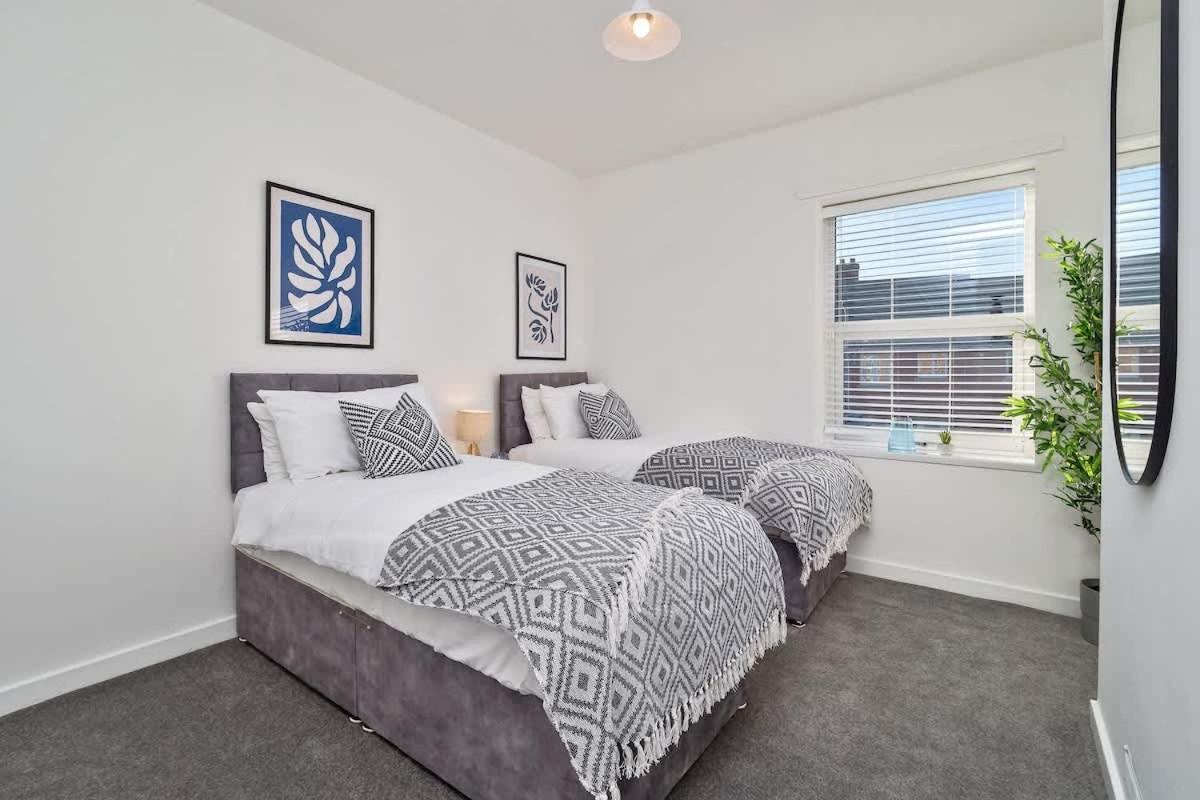 Nursery House By Truestays - 3 Bedroom House In Stoke-On-Trent Buitenkant foto