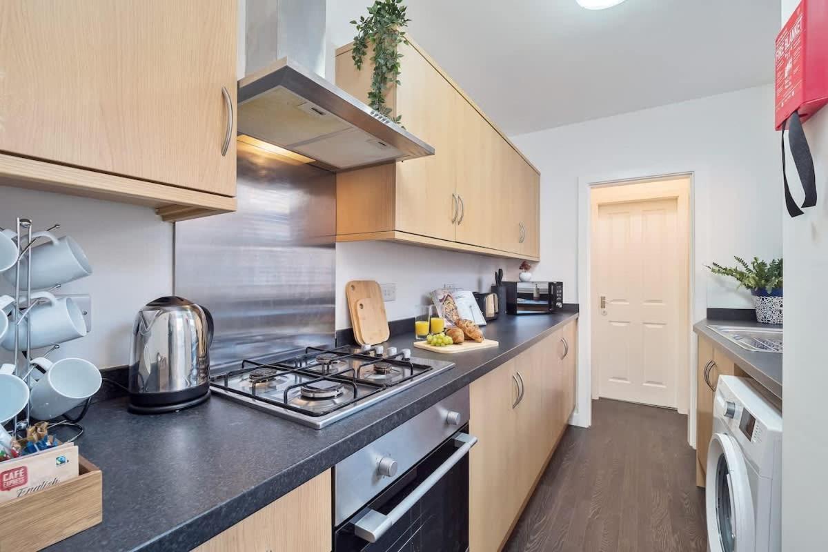 Nursery House By Truestays - 3 Bedroom House In Stoke-On-Trent Buitenkant foto
